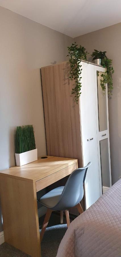 Darwin Stays - Service Accommodation In Newcastle Under Lyme City Centre 외부 사진