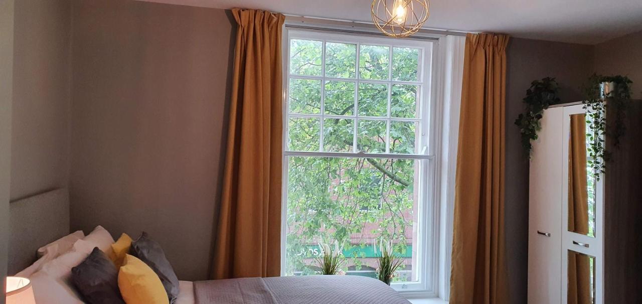 Darwin Stays - Service Accommodation In Newcastle Under Lyme City Centre 외부 사진