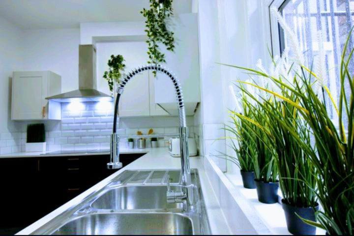 Darwin Stays - Service Accommodation In Newcastle Under Lyme City Centre 외부 사진