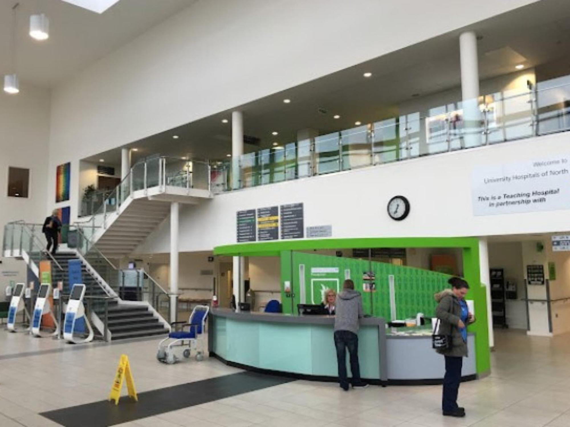 Darwin Stays - Service Accommodation In Newcastle Under Lyme City Centre 외부 사진