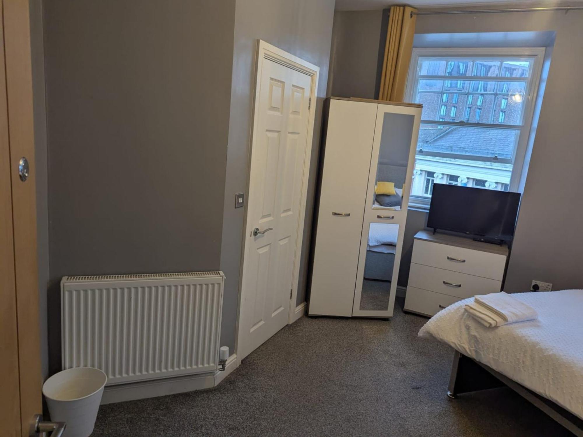 Darwin Stays - Service Accommodation In Newcastle Under Lyme City Centre 외부 사진