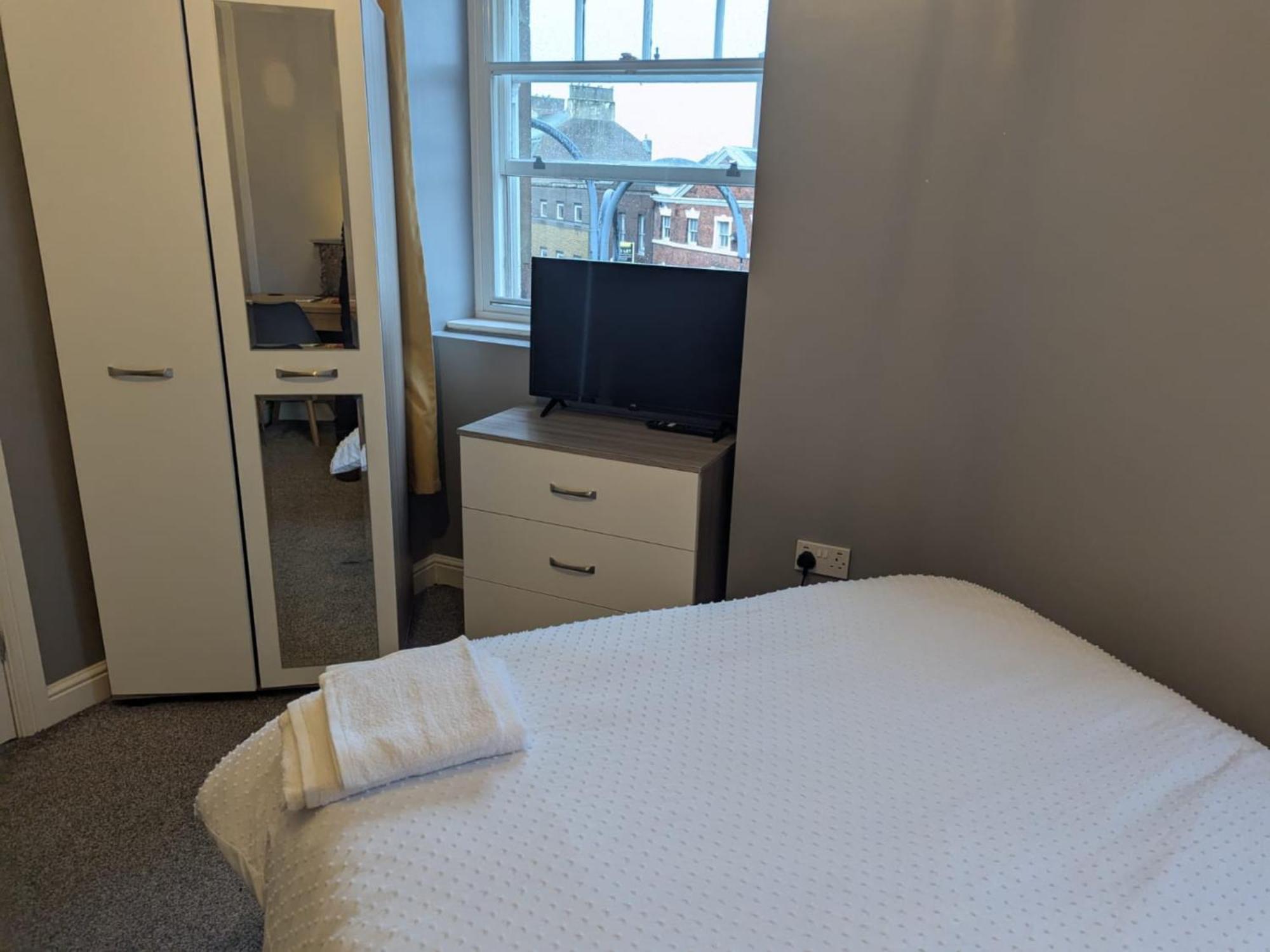 Darwin Stays - Service Accommodation In Newcastle Under Lyme City Centre 외부 사진