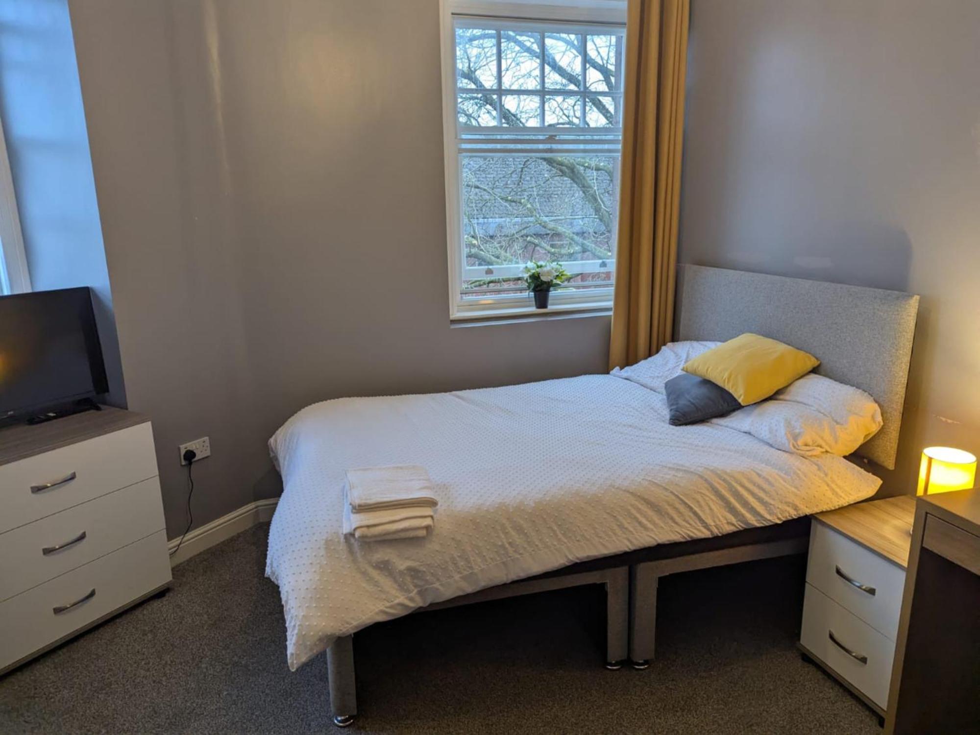 Darwin Stays - Service Accommodation In Newcastle Under Lyme City Centre 외부 사진