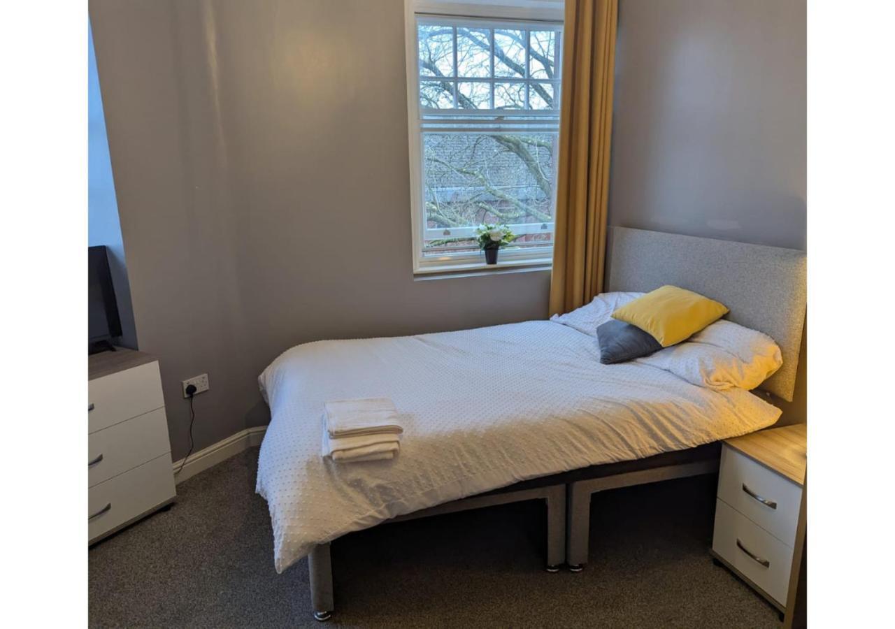 Darwin Stays - Service Accommodation In Newcastle Under Lyme City Centre 외부 사진