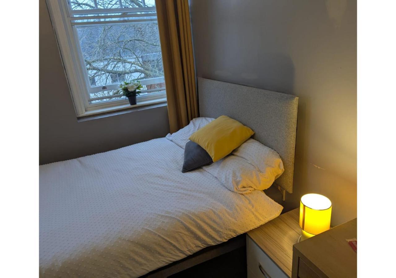 Darwin Stays - Service Accommodation In Newcastle Under Lyme City Centre 외부 사진