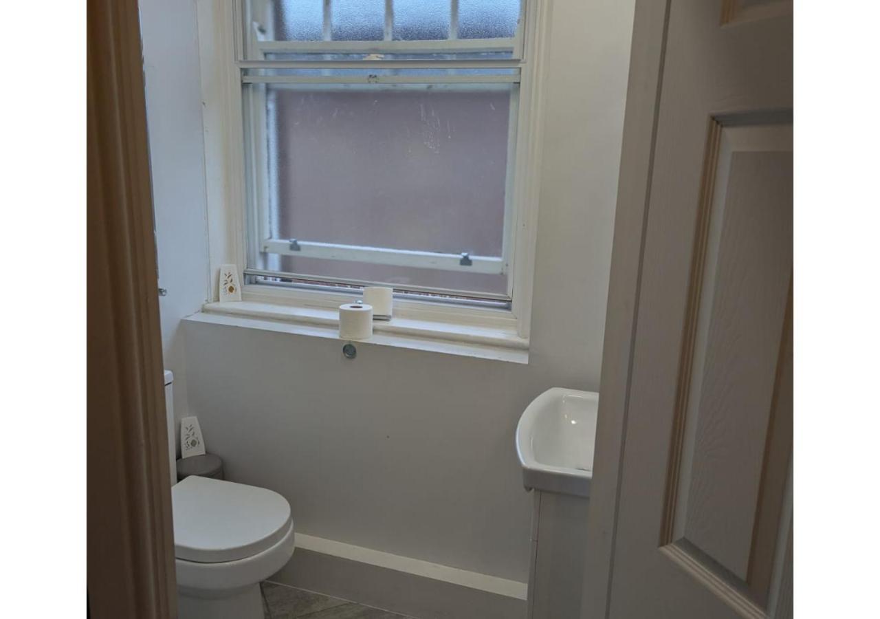 Darwin Stays - Service Accommodation In Newcastle Under Lyme City Centre 외부 사진