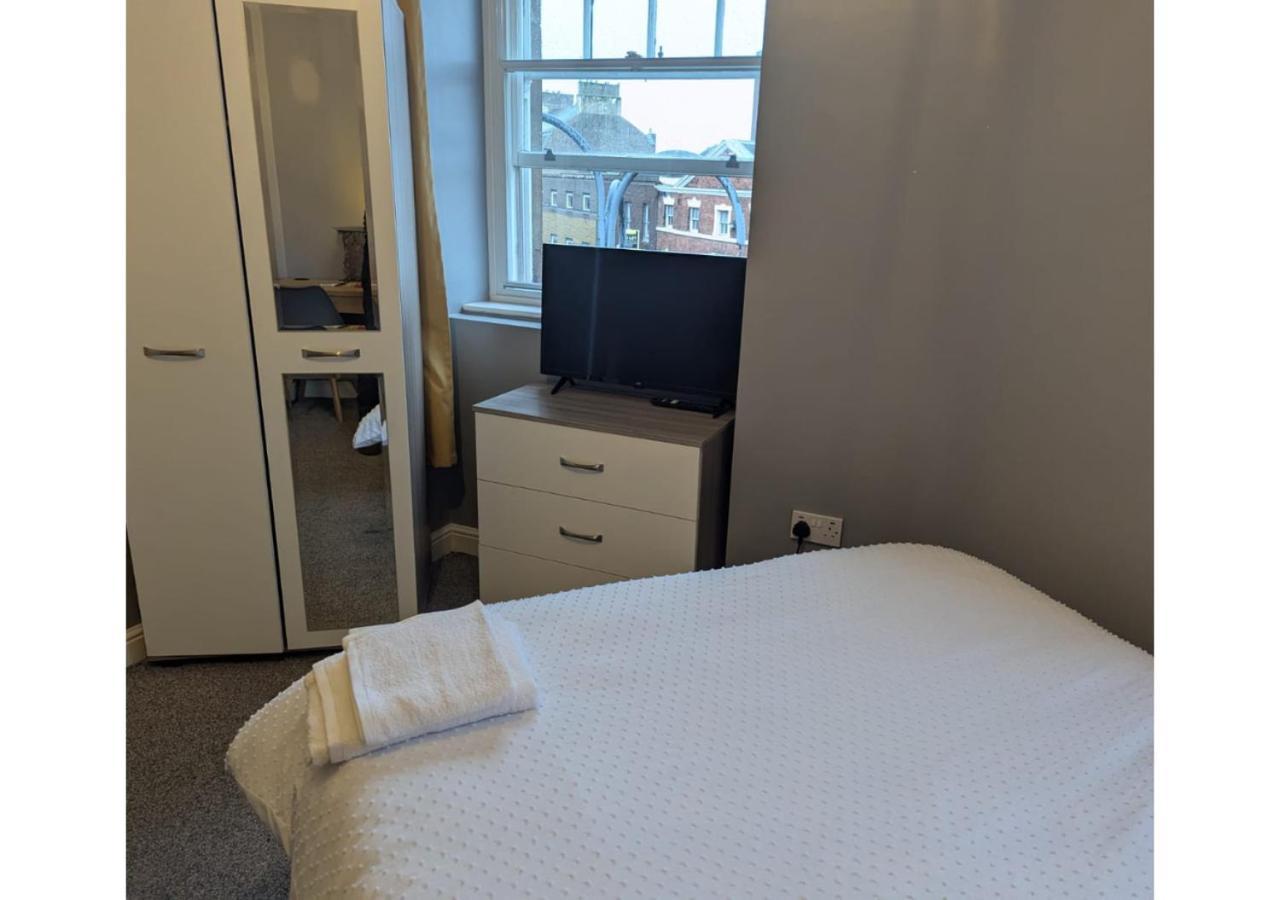 Darwin Stays - Service Accommodation In Newcastle Under Lyme City Centre 외부 사진