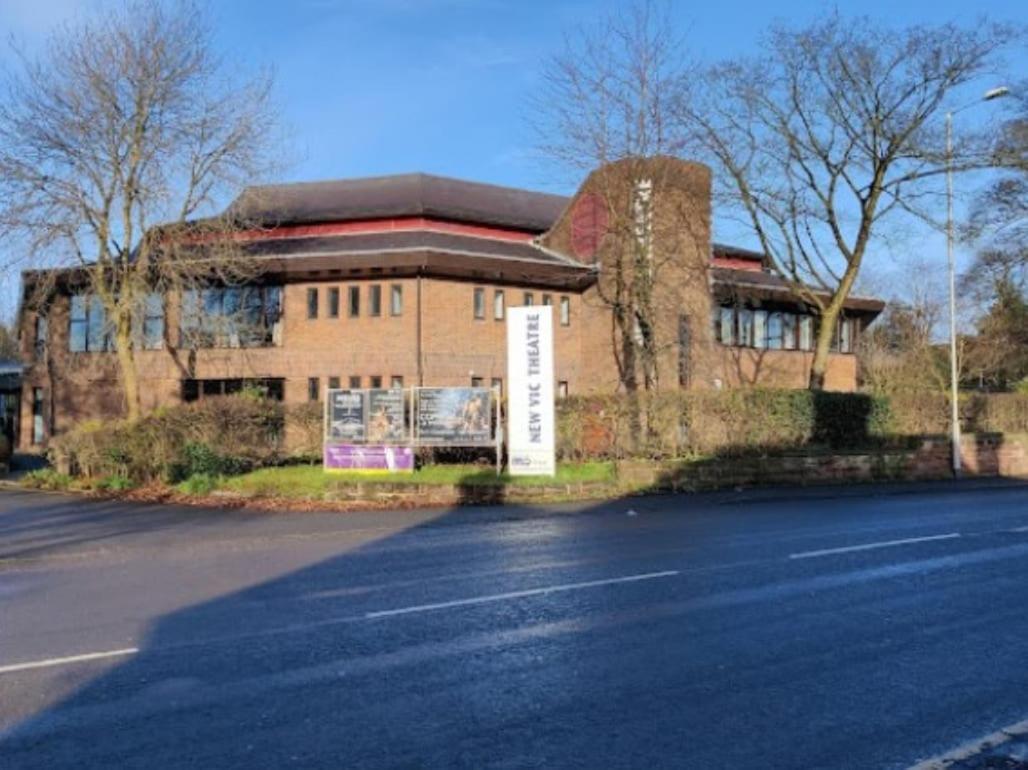 Darwin Stays - Service Accommodation In Newcastle Under Lyme City Centre 외부 사진