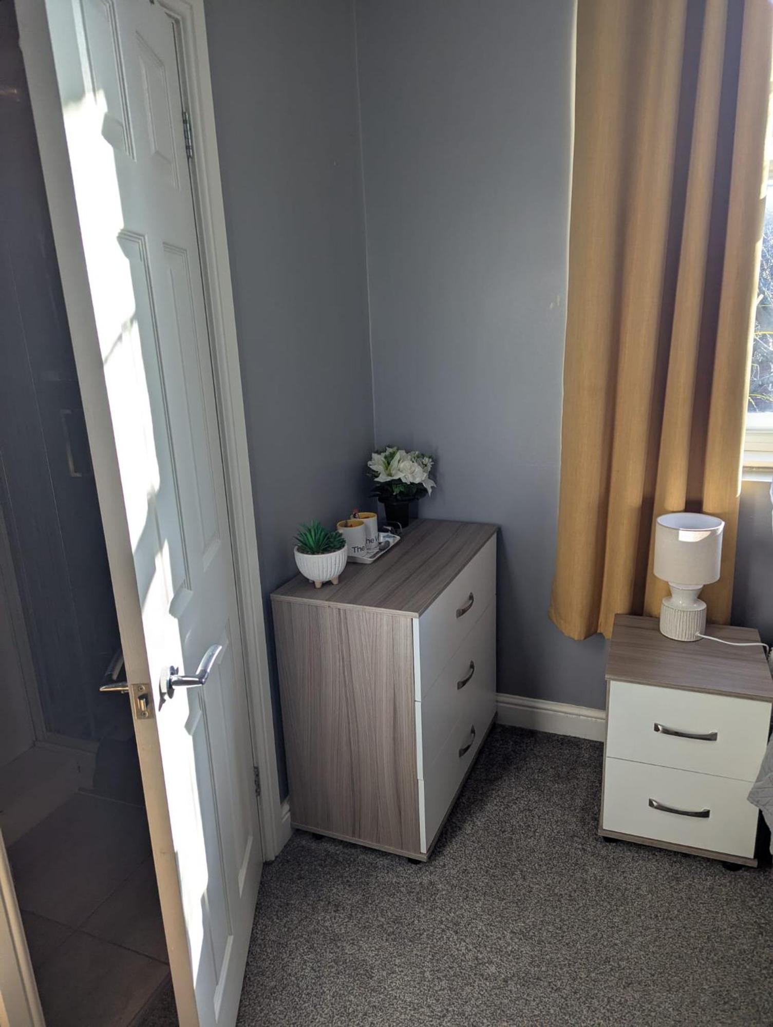 Darwin Stays - Service Accommodation In Newcastle Under Lyme City Centre 외부 사진