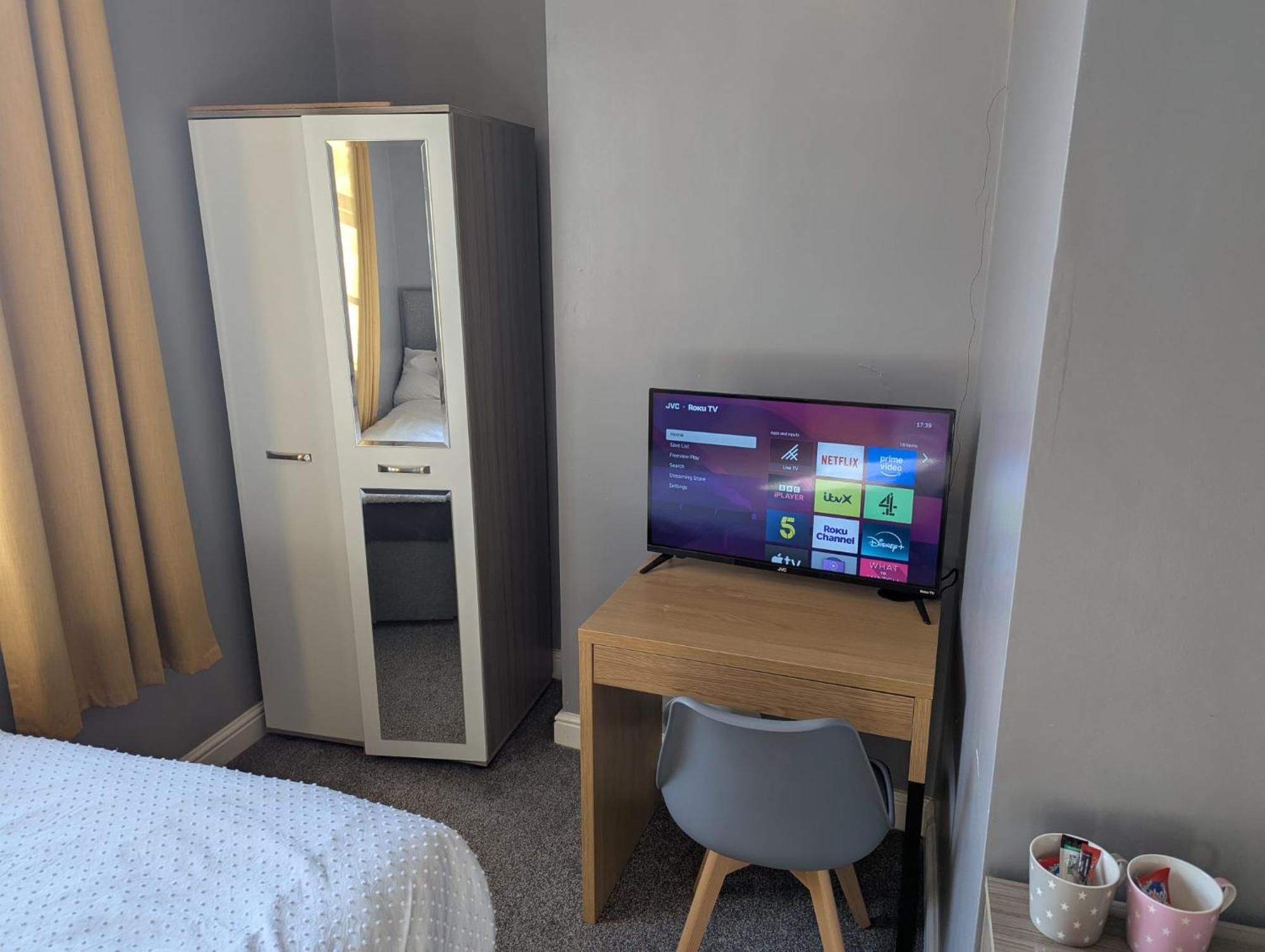 Darwin Stays - Service Accommodation In Newcastle Under Lyme City Centre 외부 사진